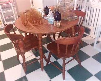 Maple Breakfast Table w/ 4 chairs - 1 leaf 