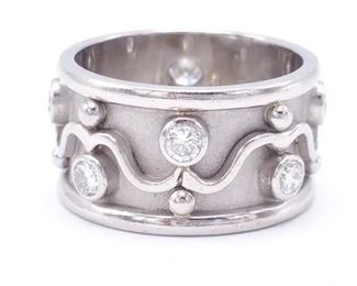 Ladies Designer Diamond Estate Ring in Platinum