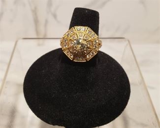 18KT YELLOW GOLD DIAMOND RING. ESTIMATED RETAIL VALUE: $6,950.00. MINIMUM RESERVED BID: $ 1,650.00.