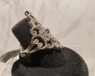 14KT WHITE GOLD AND DIAMONDS .35 CT RING. Total estimated retail value: $2,190.00
Minimum Reserved bid: $585.00