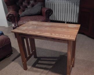 Accent table in oak