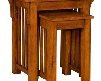 Broyhill Artisan Bedroom Dresser Set
• Artisan Nesting Tables (3)
