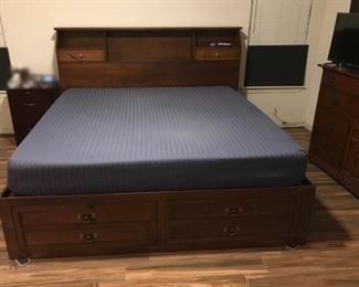 DutchCrafters Amish Laramie Storage Bed (custom made to match Broyhill pieces)
• Custom made King size bed delivered in 2018!!!
• Size: King
• Wood: Rustic Quarter Sawn White Oak
• Two Drawer Footboard: Add Two Drawer Footboard
• Lumber: Rustic Quarter Sawn White Oak Finish:OCS106 Acres
• Hardware: Gun Metal Mission 3" Drawer Pulls
• Varnish: To Match Broyhill Artisan pieces
• https://www.dutchcrafters.com/Amish-Jacobson-Bed-with-Storage-Platform/p/47700