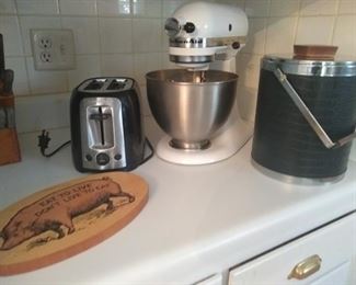 Kitchenaid mixer and other small appliances