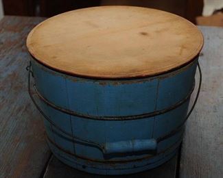 WOODEN COVERED HANDLED BUCKET 