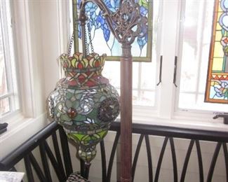 STAINED GLASS MADNESS!
TIFFANY STYLE LIGHTING (HUNDREDS OF CHOICES)