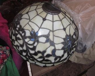STAINED GLASS MADNESS!
TIFFANY STYLE LIGHTING (HUNDREDS OF CHOICES)