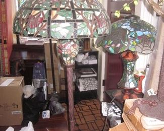 STAINED GLASS MADNESS!
TIFFANY STYLE LIGHTING (HUNDREDS OF CHOICES)