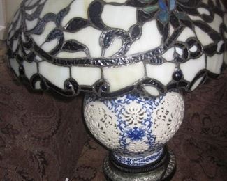 STAINED GLASS MADNESS!
TIFFANY STYLE LIGHTING (HUNDREDS OF CHOICES)