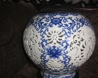 STAINED GLASS MADNESS!
TIFFANY STYLE LIGHTING (HUNDREDS OF CHOICES)