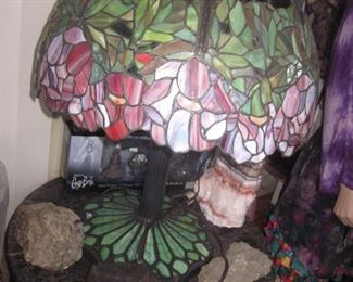 STAINED GLASS MADNESS!
TIFFANY STYLE LIGHTING (HUNDREDS OF CHOICES)