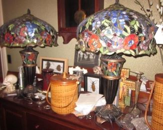 TIFFANY STYLE LIGHTING (HUNDREDS OF CHOICES)