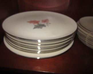Lenox China Service "Trio" Service for 8

