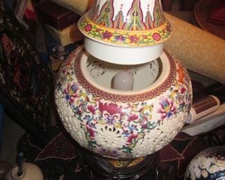 TIFFANY STYLE LIGHTING (HUNDREDS OF CHOICES)