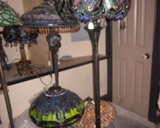 STAINED GLASS MADNESS!
TIFFANY STYLE LIGHTING (HUNDREDS OF CHOICES)
