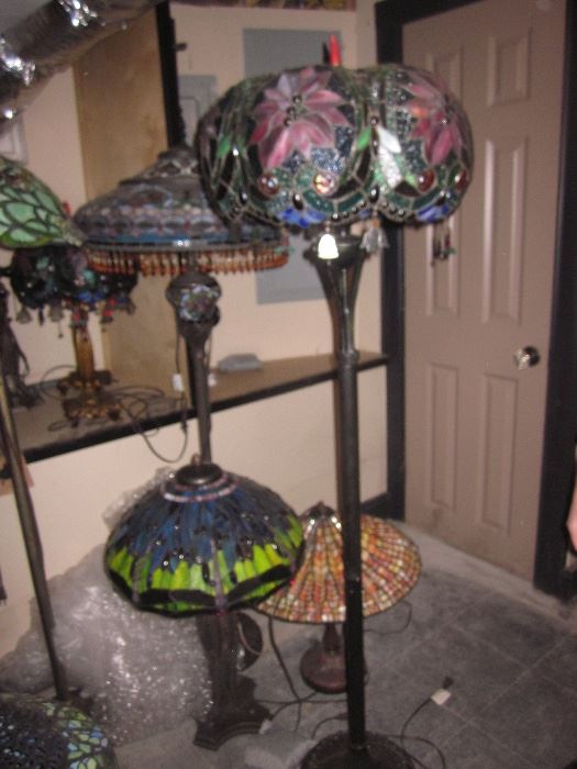 STAINED GLASS MADNESS!
TIFFANY STYLE LIGHTING (HUNDREDS OF CHOICES)
