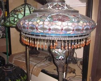 TIFFANY STYLE LIGHTING (HUNDREDS OF CHOICES)