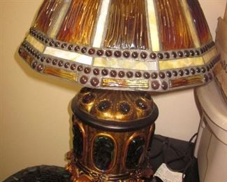 TIFFANY STYLE LIGHTING (HUNDREDS OF CHOICES)

