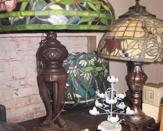 TIFFANY STYLE LIGHTING (HUNDREDS OF CHOICES)

