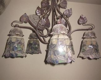 TIFFANY STYLE LIGHTING (HUNDREDS OF CHOICES)

