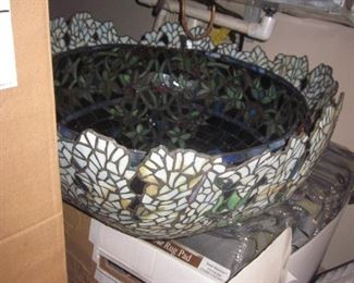 TIFFANY STYLE LIGHTING (HUNDREDS OF CHOICES)

