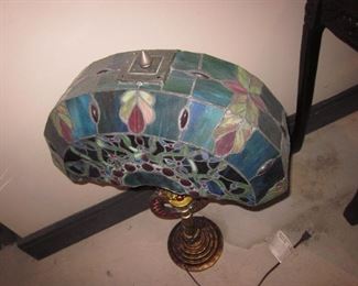 TIFFANY STYLE LIGHTING (HUNDREDS OF CHOICES)