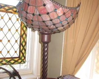 TIFFANY STYLE LIGHTING (HUNDREDS OF CHOICES)

