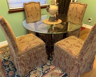 Very Pretty Glass Table with Four Chairs