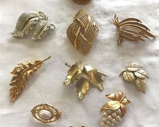 Gold tone brooches 