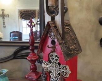 A decorative birdhouse, love it!