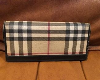 Women’s Burberry  Wallet in a Tartan pattern 
