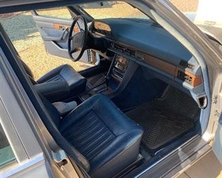 1987 Mercedes Benz 420 SEL (Vehicle just had extensive servicing/rebuild and is road ready)
