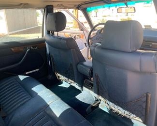 1987 Mercedes Benz 420 SEL (Vehicle just had extensive servicing/rebuild and is road ready)