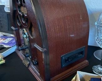 Thomas collectors edition reproduction cathedral radio auto cassette