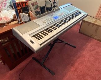 Yamaha DGX-203 76-Key Digital Grand Portable Keyboard