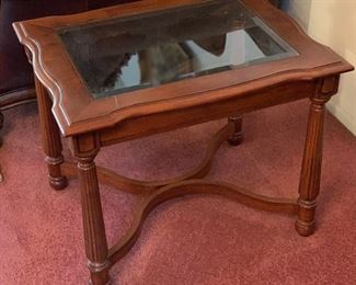 Glass Top End Table 20x21x26in HxWxD