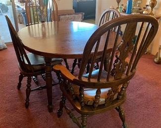Walnut Dining Table w/ 4 Chairs 29x41x53in HxWxD