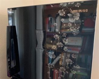 Samsung Compact Refrigerator R462 Multivoltage 68x24x27in HxWxD