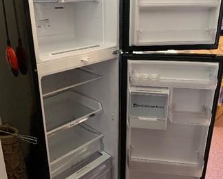 Samsung Compact Refrigerator R462 Multivoltage 68x24x27in HxWxD