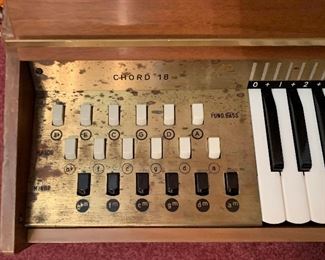 Hohner Vintage Table Top Organ Chord 18