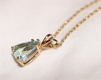 Gold and 3-carat aquamarine pendant necklace