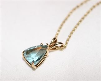 Gold and 3-carat aquamarine pendant necklace