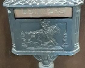 Cast Iron Mailbox 