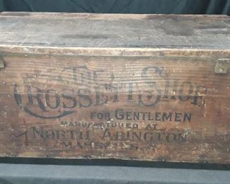 ANTIQUE PRIMITIVE ADVERTISING BOX TRUNK CRATE THE CROSSETT SHOE