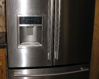 LG 21.8-cu ft French Door Refrigerator - Stainless Steel