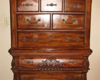 Beautiful  Intricate Carved Wood Detailing made of Solid Wood 7 Drawer Chest