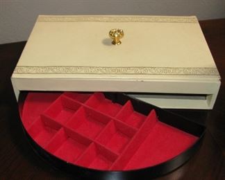 Vintage Sleek Jewelry Box - Inside