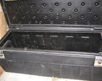 Truck Tool Box with Key - The pictures make it look scratched it is not, just needs to be taken to the car wash