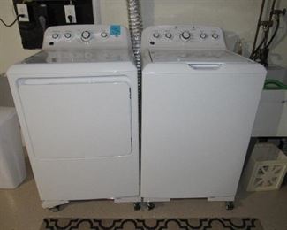 High Capacity GE Washer/Dryer - like new