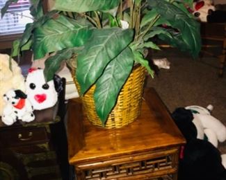 Several small tables...Asian influences 